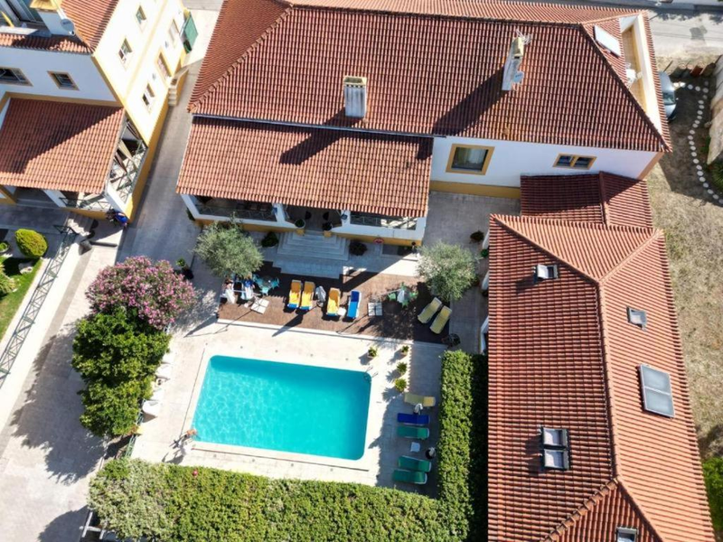 Vista aérea da Casa do Lagar e piscina